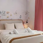 Old Town Gem With Terrace By Costarentals Apartmán