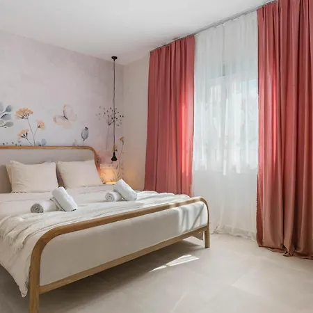 Apartment Old Town Gem With Terrace By Costarentals *