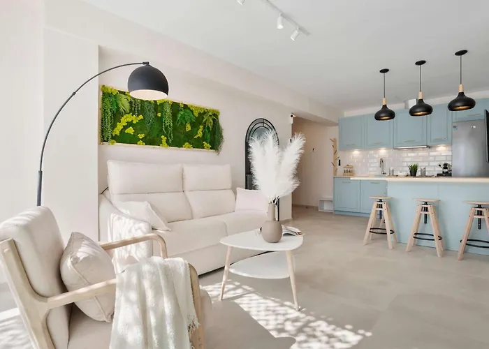 Old Town Gem With Terrace By Costarentals Апартаменти *