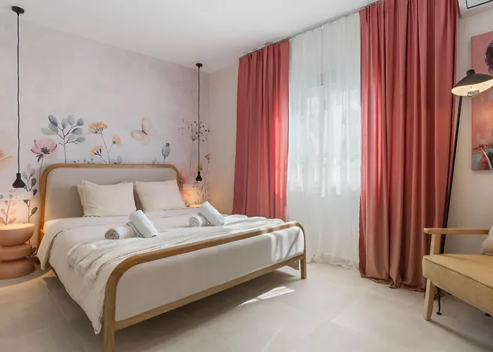 Apartment Old Town Gem With Terrace By Costarentals *